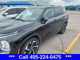 Used 2023 Mitsubishi Outlander SE image 2
