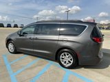 Used 2022 Chrysler Pacifica Touring-L image 5