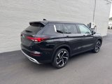 Used 2023 Mitsubishi Outlander SE image 2