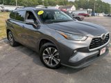 Used 2021 Toyota Highlander XLE image 2