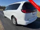 Used 2021 Chrysler Pacifica Touring-L image 4