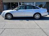 Used 2009 Ford Taurus SEL image 2