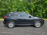 Used 2017 Nissan Rogue SV image 2