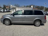 Used 2016 Chrysler Town & Country Touring image 4