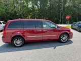 Used 2014 Chrysler Town & Country Touring-L w/ Driver Convenience Group image 3
