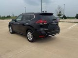 Used 2017 Nissan Rogue SV image 4