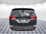 Used 2017 Chrysler Pacifica Touring-L Plus image 4