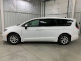 Used 2023 Chrysler Pacifica Touring-L image 3