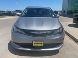 Used 2021 Chrysler Voyager L image 2