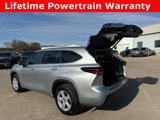 Used 2024 Toyota Highlander LE image 4