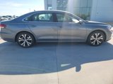 Used 2021 Volkswagen Passat 2.0T SE image 5