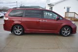 Used 2016 Toyota Sienna SE image 2