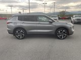 Used 2022 Mitsubishi Outlander SE image 2