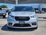 Used 2023 Chrysler Pacifica Touring-L image 2