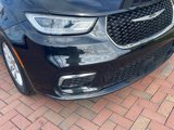 Used 2023 Chrysler Pacifica Touring-L image 4