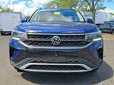Certified 2022 Volkswagen Taos SE w/ Panoramic Sunroof Package image 2