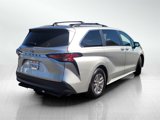 Used 2021 Toyota Sienna XLE image 4