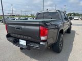 Used 2017 Toyota Tacoma TRD Off-Road image 5