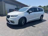 Used 2023 Chrysler Pacifica Limited image 5