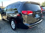 Used 2017 Chrysler Pacifica Touring-L Plus w/ Advanced Safetytec Group image 4