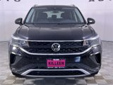 Used 2023 Volkswagen Taos SE image 2