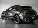Certified 2024 Porsche Macan image 3