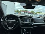 Used 2017 Toyota Highlander XLE image 3