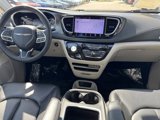 Used 2023 Chrysler Pacifica Touring-L image 5