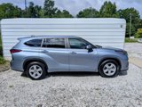 Used 2023 Toyota Highlander FWD image 2