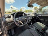 Used 2022 Volkswagen Tiguan SE image 2