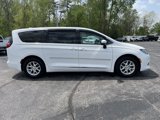 Used 2017 Chrysler Pacifica Touring image 4