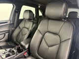 Certified 2024 Porsche Macan image 5