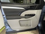 Used 2018 Toyota Highlander LE image 5