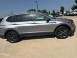 Used 2022 Volkswagen Tiguan SE w/ Panoramic Sunroof Package image 3