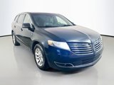 Used 2018 Lincoln MKT AWD image 2