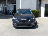 Used 2022 Chrysler Pacifica Touring-L image 2