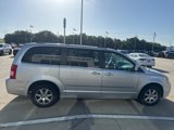 Used 2010 Chrysler Town & Country Touring image 5
