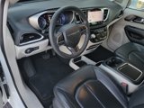 Used 2022 Chrysler Pacifica Touring-L image 3