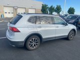 Used 2018 Volkswagen Tiguan SE w/ Panoramic Sunroof Package image 5