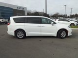 Used 2022 Chrysler Pacifica Touring-L image 2