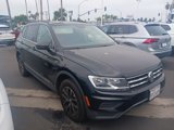 Used 2021 Volkswagen Tiguan SE w/ Panoramic Sunroof Package image 2