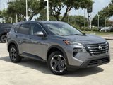 Used 2024 Nissan Rogue SV image 2