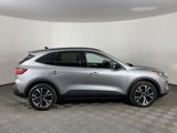Used 2022 Ford Escape SE w/ SE Sport Appearance Package image 5