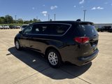 Used 2023 Chrysler Voyager LX image 5