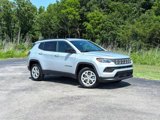 Used 2024 Jeep Compass Latitude image 2