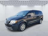 Used 2015 Chrysler Town & Country Touring image 2