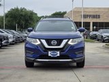 Used 2020 Nissan Rogue SV image 2