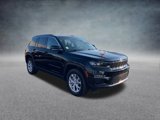 Used 2022 Jeep Grand Cherokee Limited w/ Luxury Tech Group II image 2