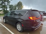 Used 2024 Chrysler Pacifica Touring-L image 3