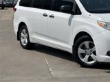Used 2012 Toyota Sienna image 3